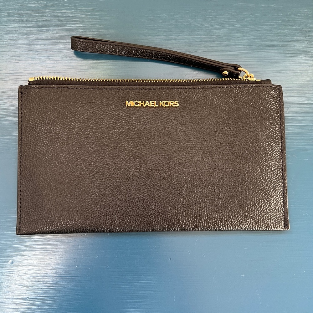 EUC Michael Kors Jet Set Large Zip Clutch Wristlet